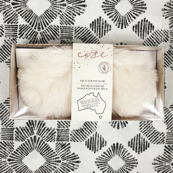 New Cozee Faux Fur Sleep Mask - Picture 7 of 8